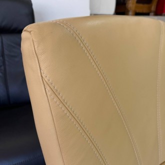 Комплект б/в відмінний стан
В комплект входить тримісний диван та 2 крісла
Диван. . фото 11