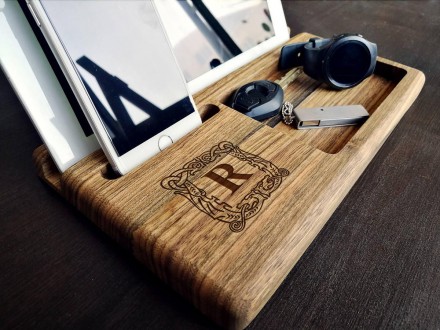 Настольный органайзер-подставка для смартфона и планшета с персональной гравиров. . фото 4