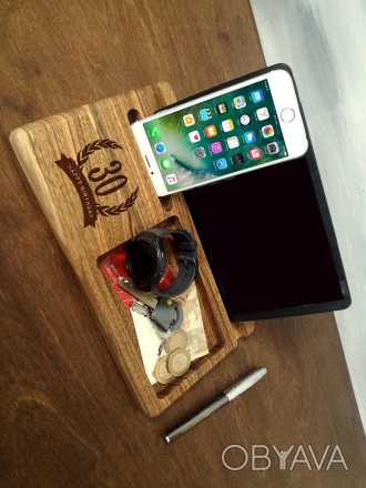 Настольный органайзер-подставка для смартфона и планшета с персональной гравиров. . фото 1