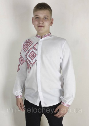 Мужская вышитая рубашка белого цвета на пуговицах
Вышивка выполнена в традиционн. . фото 3