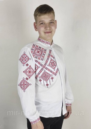 Мужская вышитая рубашка белого цвета на пуговицах
Вышивка выполнена в традиционн. . фото 2