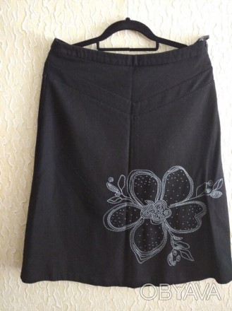 Шерстяная юбка с вышивкой, на подкладке, E-Vie.
Цвет -черный .
Состав- 55% шер. . фото 1