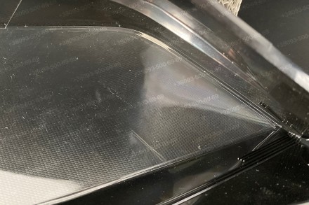Подряпины и потертости на стекле.
Стекло на фару Audi A4 B8 (2011-2015) IV покол. . фото 5
