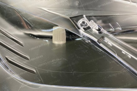 Подряпины и разводы на стекле.
Стекло на фару Mercedes-Benz E-Class W212 (2009-2. . фото 3