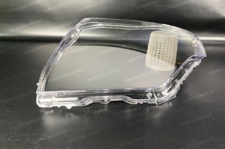 Подряпины и потертости на стекле.
Стекло на фару Mitsubishi Pajero 4 V93 (2006-2. . фото 2