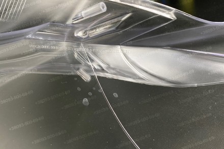 Подряпины и разводы на стекле.
Стекло на фару BMW X5 E70 (2006-2013) II поколени. . фото 3