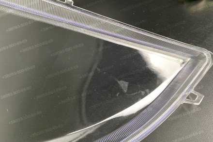 Подряпины и разводы (следы от пленки) на стекле.
Стекло на фару Mercedes-Benz ML. . фото 5
