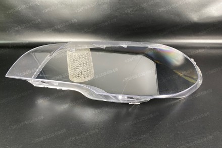 Подряпины и разводы на стекле.
Стекло на фару BMW X5 E70 (2006-2013) II поколени. . фото 2