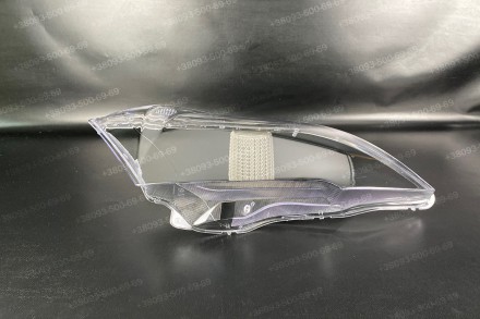 Подряпины и потертости на стекле. 
Стекло на фару Honda CR-V (2006-2011) III пок. . фото 2