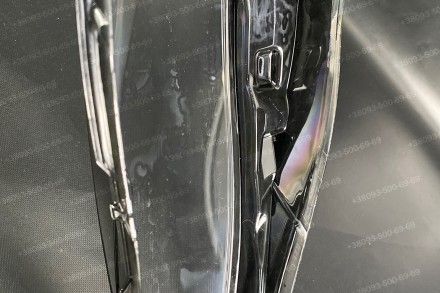 Подряпины и разводы на стекле
Стекло на фару Ford Fusion Mk6 (2016-2020) II поко. . фото 4
