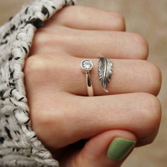 Металл: Серебро 925°
Цвет металла: Белый
Вставка/камень: Фианит
Размеры кольца: . . фото 2