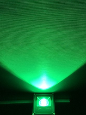 Корпус линзованного led прожектора зеленого свечения изготовлен из прочного алюм. . фото 2