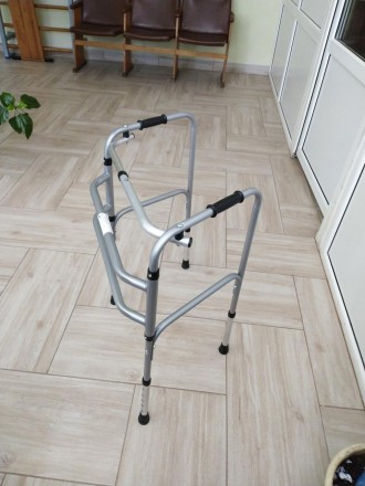 Ходунки опорні крокуючі для інвалідів, людей з травмами опорно - рухового апарат. . фото 6