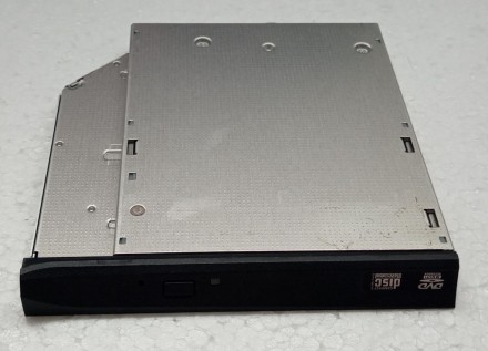 DVD-RW привод з ноутбука TERRA MOBILE 1526 DS-8A5S14C

Стан гарний. Без пошкод. . фото 4