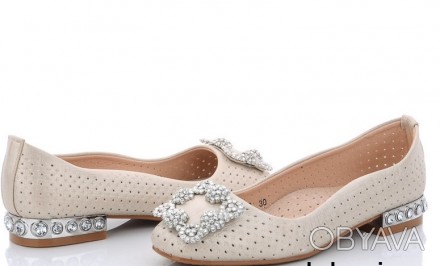 легкие красивые туфли для девочки с брошью и камнями
32р-21 см
 
 
 
. . фото 1