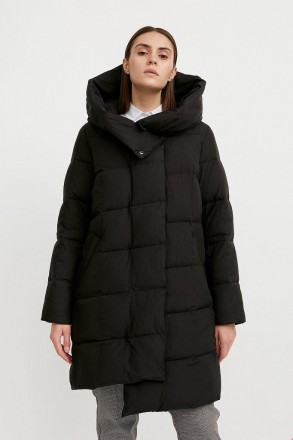 Стеганое удлиненное пальто ассиметричного кроя идеально подходит для зимних прог. . фото 2