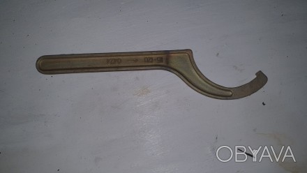 Ключ круглый для шлицевых гаек (серповидный) 115-120.
Производство СССР.
. . фото 1