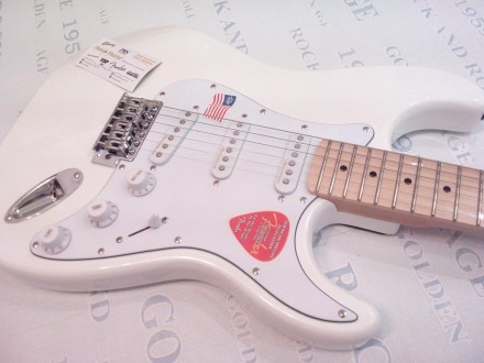 Электрогитара Fender Stratocaster Arctic White China.
Логотип Fender на пере гол. . фото 5