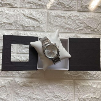 
Женские наручные часы в подарочной коробочке Michael Kors люкс реплика
Характер. . фото 11
