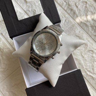 
Женские наручные часы в подарочной коробочке Michael Kors люкс реплика
Характер. . фото 8