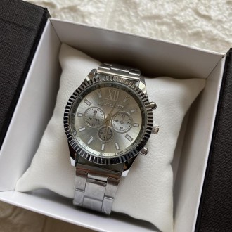 
Женские наручные часы в подарочной коробочке Michael Kors люкс реплика
Характер. . фото 4