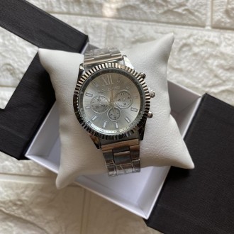 
Женские наручные часы в подарочной коробочке Michael Kors люкс реплика
Характер. . фото 10