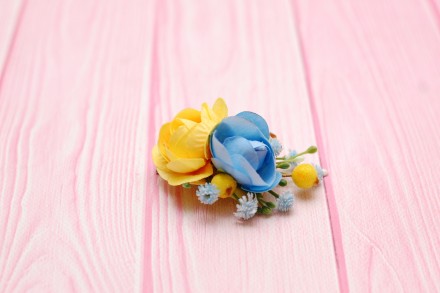 
Заколка з жовтою і голубою квіткою підійде як для маленької принцеси, так і дор. . фото 5