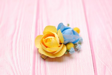 
Заколка з жовтою і голубою квіткою підійде як для маленької принцеси, так і дор. . фото 2