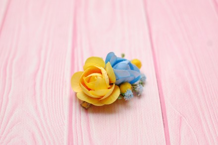 
Заколка з жовтою і голубою квіткою підійде як для маленької принцеси, так і дор. . фото 3