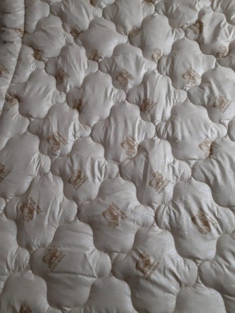 Теплое одеяло в двуспальном размере. Чехол - ткань микрофибра, наполнитель - вов. . фото 4