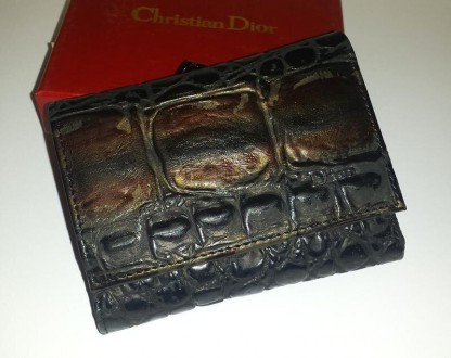 
Высококачественный кошелёк из натуральной кожи Christian Dior.
Внутри кошелька . . фото 2
