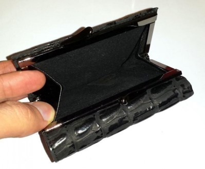 
Высококачественный кошелёк из натуральной кожи Christian Dior.
Внутри кошелька . . фото 3