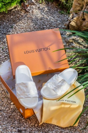 Тапочки женские белые Louis Vuitton LV Pool Pillow
Женские тапки Луи Виттон ЛВ П. . фото 10