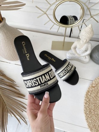 Тапочки женские черные Christian Dior 
Крутые женские тапочки Кристиан Диор в ши. . фото 2