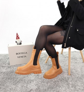 Ботинки женские коричневые зимние Bottega Veneta
Зимние женские ботинки Боттега . . фото 9