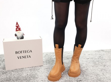 Ботинки женские коричневые зимние Bottega Veneta
Зимние женские ботинки Боттега . . фото 4