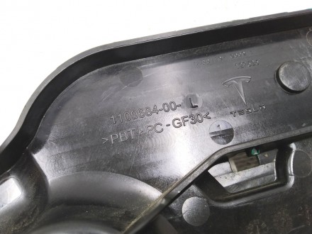 Крышка нижняя панели управления пентхауза основной батареи Tesla model 3 1109684. . фото 5