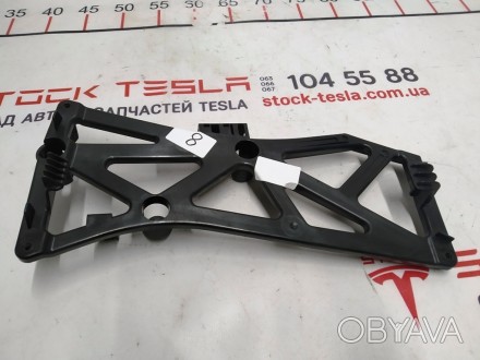 Кронштейн крепления боди-контроллера и парковочного модуля Tesla model X 1077423. . фото 1