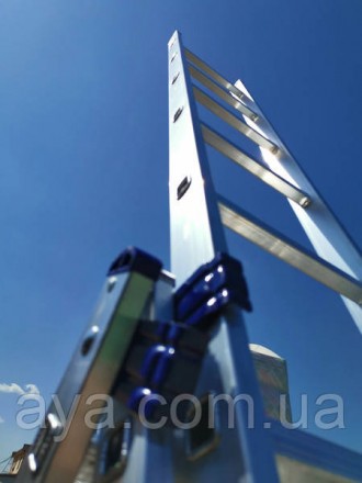 
Алюминиевая трехсекционная универсальная лестница может использоваться как разд. . фото 6