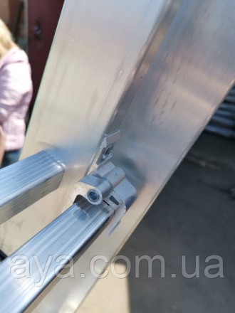 
Алюминиевая трехсекционная универсальная лестница может использоваться как разд. . фото 7