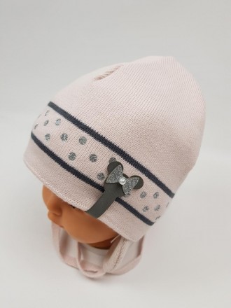 Детские демисезонные вязаные шапки с завязками на трикотажной подкладке для дево. . фото 4