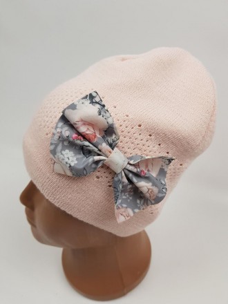  Польские демисезонные вязаные шапки на трикотажной подкладке для девочек оптом,. . фото 4