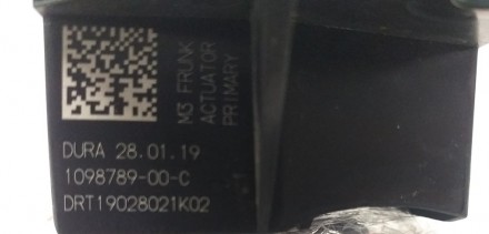 Кронштейн привода замка капота электрического левого закрытия Tesla model 3 1098. . фото 5