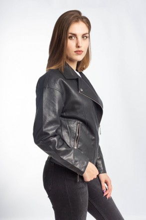 
Крутая куртка косуха Yarina 165 классического черного цвета. Куртка оверсайз, п. . фото 3