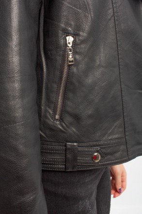 
Крутая куртка косуха Yarina 165 классического черного цвета. Куртка оверсайз, п. . фото 8