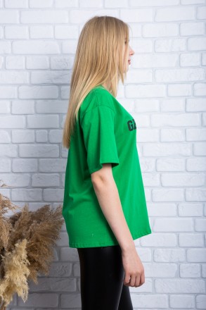 
Оригинальная женская футболка зеленого цвета с принтом в виде надписи. Футболка. . фото 3