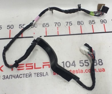 Электропроводка амортизаторов двери задней правой Tesla model X 1063406-00-G
До. . фото 3