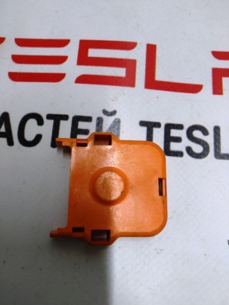 Изолятор крепления высоковольтной шины предохранителя основной батареи Tesla mod. . фото 4