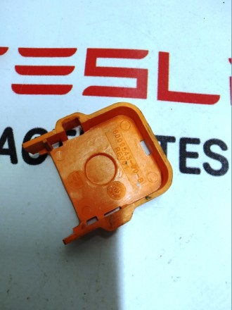 Изолятор крепления высоковольтной шины предохранителя основной батареи Tesla mod. . фото 2