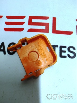 Изолятор крепления высоковольтной шины предохранителя основной батареи Tesla mod. . фото 1